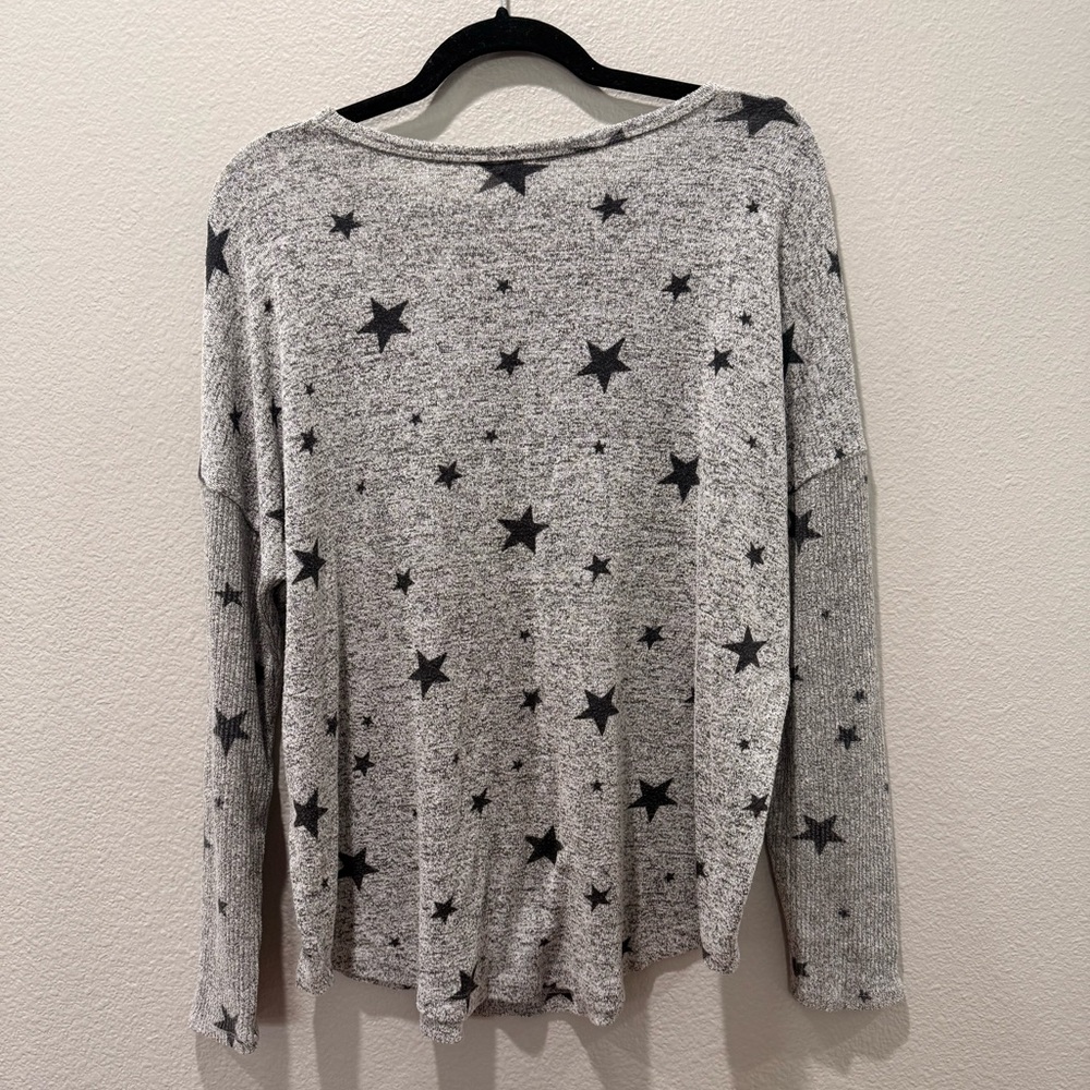 ⭐ NWOT Buffalo David Bitton Gray with Black Stars Long Sleeve Sweater – Size L - Picture 3 of 3